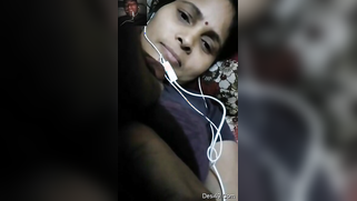 Aunty takes care of online Desi sex client and airs big twins for him