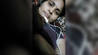 Aunty takes care of online Desi sex client and airs big twins for him | XXX Video on AllSex.XXX