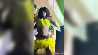 Dancing Indian in yellow outfit is a good source of XXX thoughts | XXX Video on AllSex.XXX