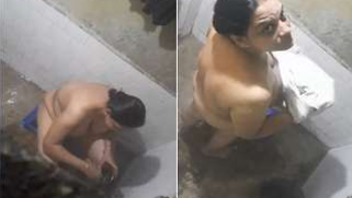 Perv with dirty XXX mind films the Desi aunty washing the body