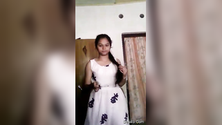 Indian girl films XXX video to know guys' opinion about her tits