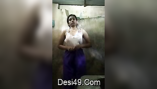 Desi housewife finally finds the courage to expose XXX parts | XXX Video on AllSex.XXX