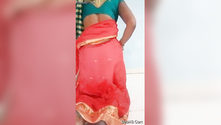 Amateur XXX model of Indian origin masturbates pussy on the floor | XXX Video on AllSex.XXX