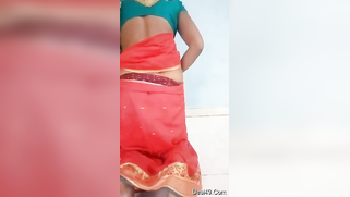 Amateur XXX model of Indian origin masturbates pussy on the floor | XXX Video on AllSex.XXX