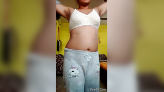 Solo Desi girl looks like XXX goddess after she takes off clothes | XXX Video on AllSex.XXX