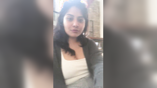 Restaurant is empty and the Indian beauty can flash XXX melons | XXX Video on AllSex.XXX