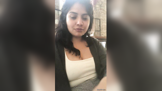 Restaurant is empty and the Indian beauty can flash XXX melons | XXX Video on AllSex.XXX