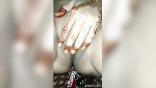 Indian aunty with tattooed hand touches XXX hollow called a vagina | XXX Video on AllSex.XXX
