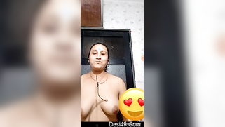 Indian aunty can demonstrate XXX berries thanks to video call | XXX Video on AllSex.XXX