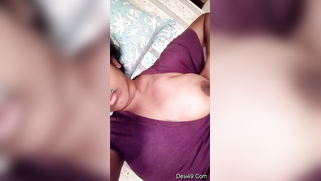 Indian woman pulls breast out to touch it in the solo XXX video | XXX Video on AllSex.XXX