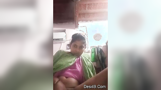 Excitement makes the Desi wench lift green dress and masturbate XXX slit