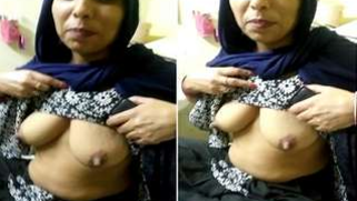 Mature Indian woman with XXX mind shows boobies on the camera | XXX Video on AllSex.XXX