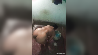 Perverted stud films XXX video of the Indian landlady taking shower | XXX Video on AllSex.XXX