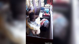 Tenant films XXX video of the Desi landlady thanks to hidden cam