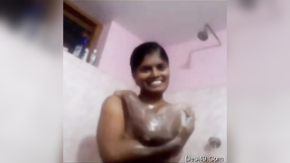 Pretty Desi woman becomes happy soaping succulent XXX melons | XXX Video on AllSex.XXX