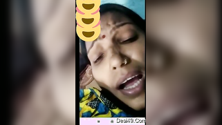 Married Indian lady with nose piercing teases lover in XXX video