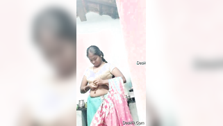 Indian mom isn't ashamed of revealing XXX body parts on the camera | XXX Video on AllSex.XXX