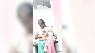 Indian mom isn't ashamed of revealing XXX body parts on the camera | XXX Video on AllSex.XXX