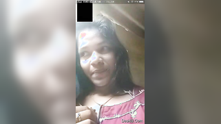 Paramour asks the Indian slut to show tits and she willingly does it