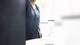 Desi mom thinks her body is sexy and that's why she films the video | XXX Video on AllSex.XXX