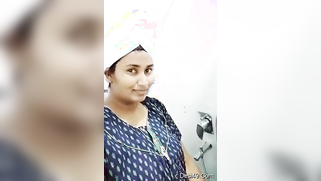 Desi mom thinks her body is sexy and that's why she films the video | XXX Video on AllSex.XXX