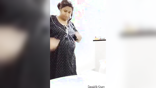 Desi mom thinks her body is sexy and that's why she films the video | XXX Video on AllSex.XXX