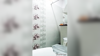 Pregnant aunty of Indian origin puts on clothes after taking a shower | XXX Video on AllSex.XXX