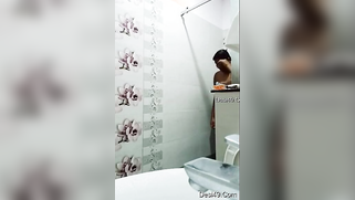 Pregnant aunty of Indian origin puts on clothes after taking a shower | XXX Video on AllSex.XXX