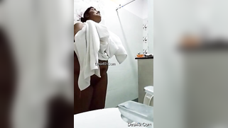 Pregnant aunty of Indian origin puts on clothes after taking a shower | XXX Video on AllSex.XXX