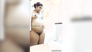 Pregnant aunty of Indian origin puts on clothes after taking a shower | XXX Video on AllSex.XXX