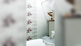 Pregnant aunty of Indian origin puts on clothes after taking a shower | XXX Video on AllSex.XXX