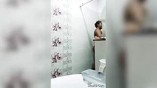 Pregnant aunty of Indian origin puts on clothes after taking a shower | XXX Video on AllSex.XXX