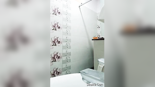 Pregnant aunty of Indian origin puts on clothes after taking a shower | XXX Video on AllSex.XXX