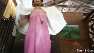 Indian aunty can't resist masturbating pussy after she takes a shower | XXX Video on AllSex.XXX