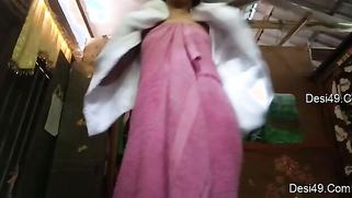 Indian aunty can't resist masturbating pussy after she takes a shower | XXX Video on AllSex.XXX