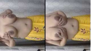 Guys are happy because the Indian aunty finally shows the chest | XXX Video on AllSex.XXX