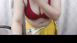 Guys are happy because the Indian aunty finally shows the chest | XXX Video on AllSex.XXX