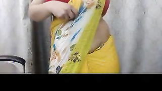 Guys are happy because the Indian aunty finally shows the chest | XXX Video on AllSex.XXX