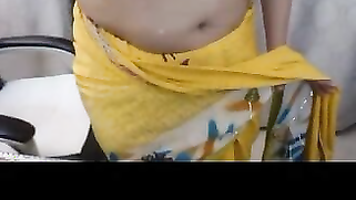 Guys are happy because the Indian aunty finally shows the chest | XXX Video on AllSex.XXX