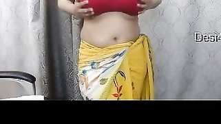 Guys are happy because the Indian aunty finally shows the chest | XXX Video on AllSex.XXX