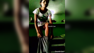 Slender Indian girl shows boobies before putting on clothes | XXX Video on AllSex.XXX