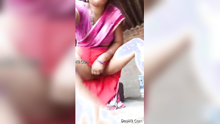 Married Indian woman finds a place to masturbate excited pussy | XXX Video on AllSex.XXX