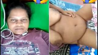 Pretty Desi mom starts the morning with video where she shows tits | XXX Video on AllSex.XXX