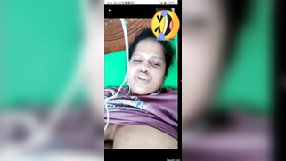 Pretty Desi mom starts the morning with video where she shows tits | XXX Video on AllSex.XXX