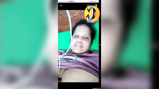 Pretty Desi mom starts the morning with video where she shows tits | XXX Video on AllSex.XXX