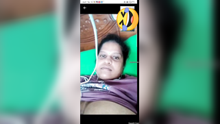 Pretty Desi mom starts the morning with video where she shows tits | XXX Video on AllSex.XXX