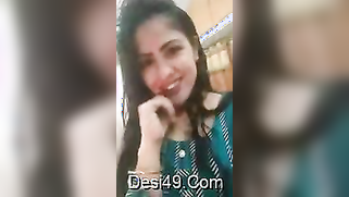 Swanky Indian needs no panties to perform a dance on the webcam | XXX Video on AllSex.XXX
