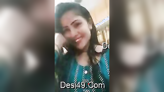 Swanky Indian needs no panties to perform a dance on the webcam | XXX Video on AllSex.XXX