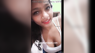 Amateur video of the Desi lovely with nose piercing exposing the chest | XXX Video on AllSex.XXX