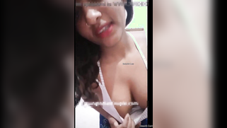 Amateur video of the Desi lovely with nose piercing exposing the chest | XXX Video on AllSex.XXX